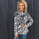 Say 'I love you' in French with our 'Je t'adore' pullover tunic sweater in softest fine gauge cotton.  Feminine and flattering ballet neckline with tubular rib trims and a generous fit.  Choose  Off-White ground with black pattern or  Black ground with off-white pattern.  100% softest cotton Rib trims Fine gauge jacquard Machine wash cold, lay flat to dry.  Je t'adore ladies sweater